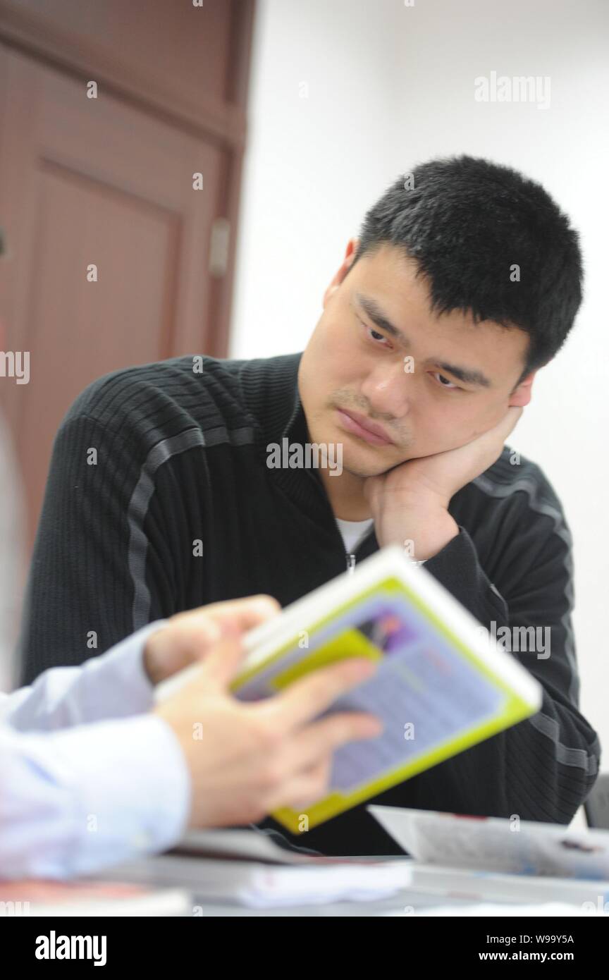 Retired Chinese NBA star Yao Ming is pictured at the classroom in Shanghai Jiao Tong University in Shanghai, China, 7 November 2011.   Retired Chinese Stock Photo