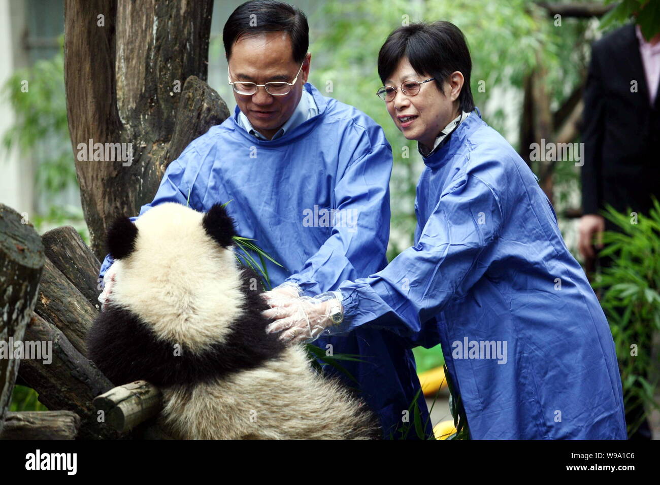 Hong Kong SAR (Special Administrative Region) Chief Executive Donald Tsang Yam-kuen, left, and his wife Selina Tsang Pau Siu-Mei, right, President of Stock Photo