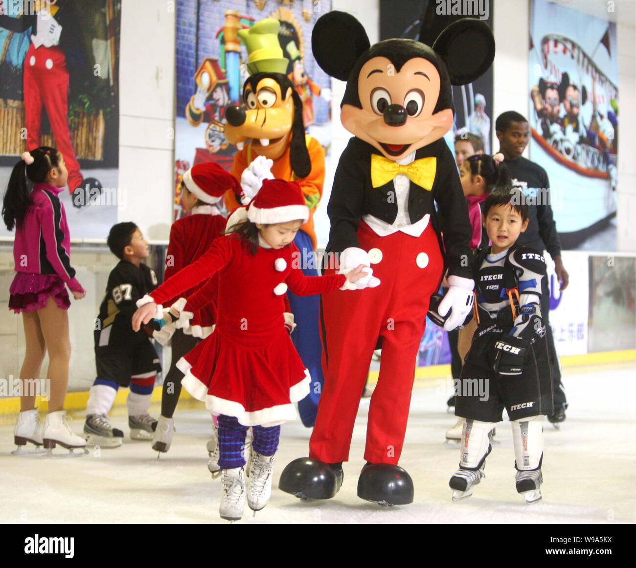 Mickey Mouse and Googy skate with kids at a press conference
