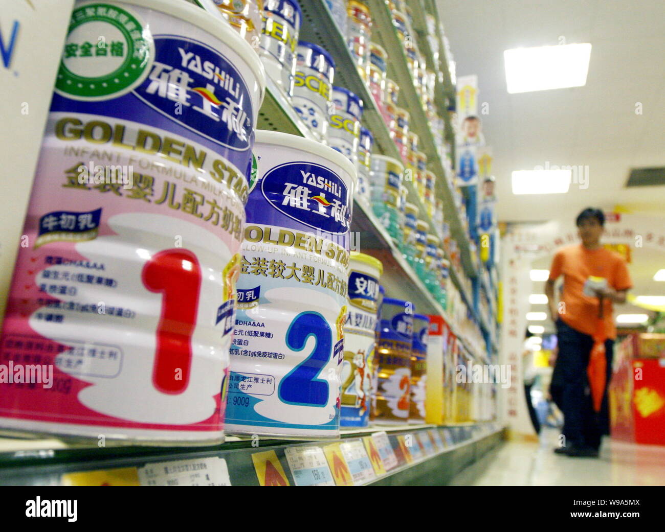 --FILE--Tins of Yashili baby milk powder are seen for sale at a supermarket in Shanghai, China, 21 September 2009.   Chinese Mainland dairy producers Stock Photo