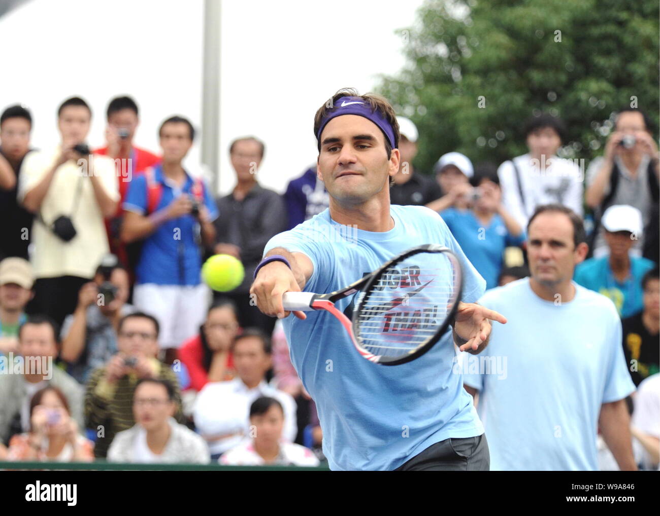 Swiss tennis player Roger Federer practices during a training session for  the 2010 Shanghai Rolex Masters in Shanghai, China, October 11, 2010 Stock  Photo - Alamy