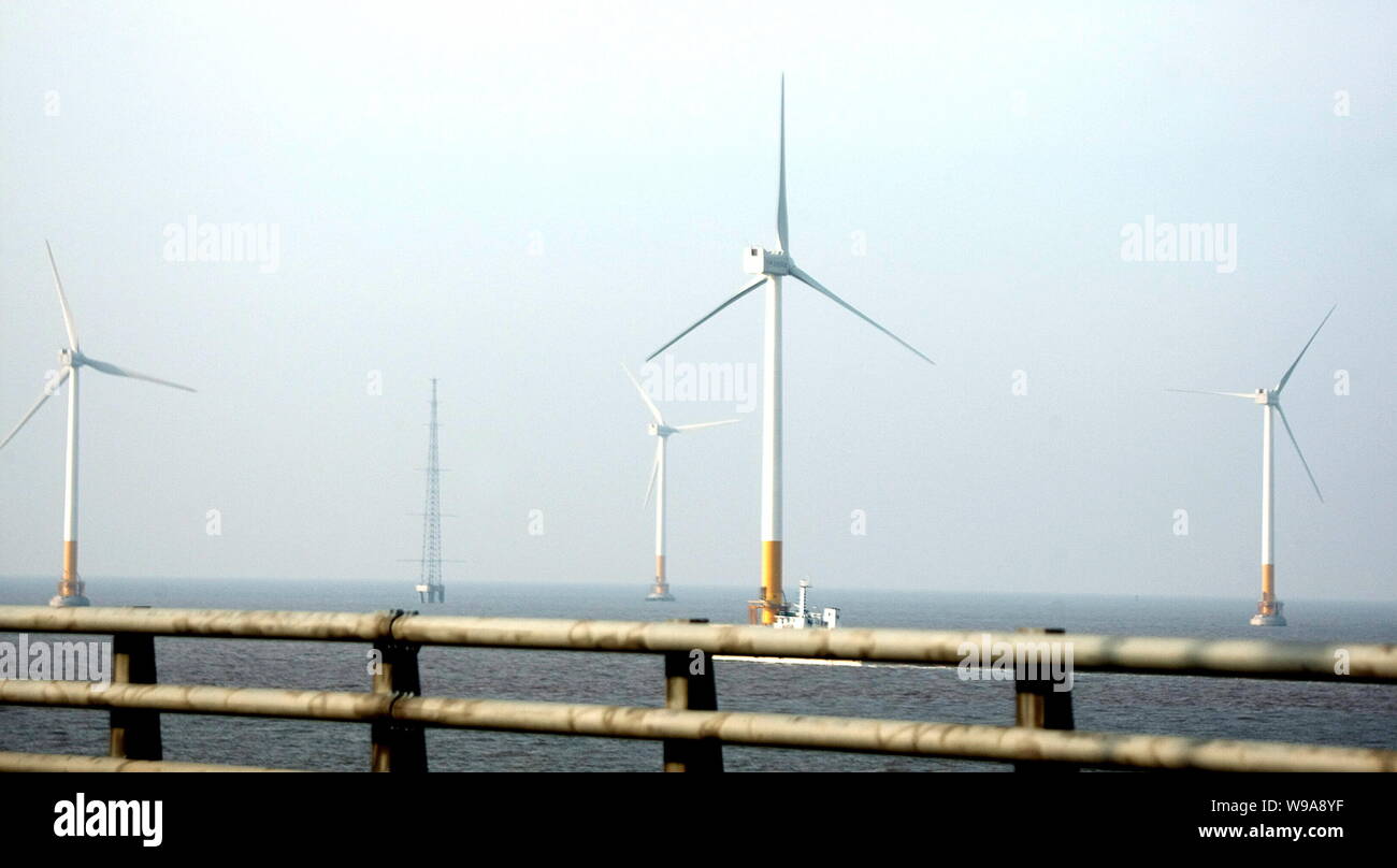 Donghai bridge wind farm hires stock photography and images Alamy