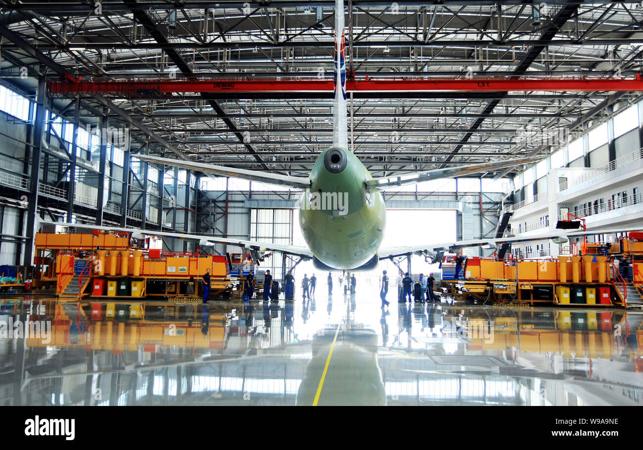Final assembly hi-res stock photography and images - Alamy