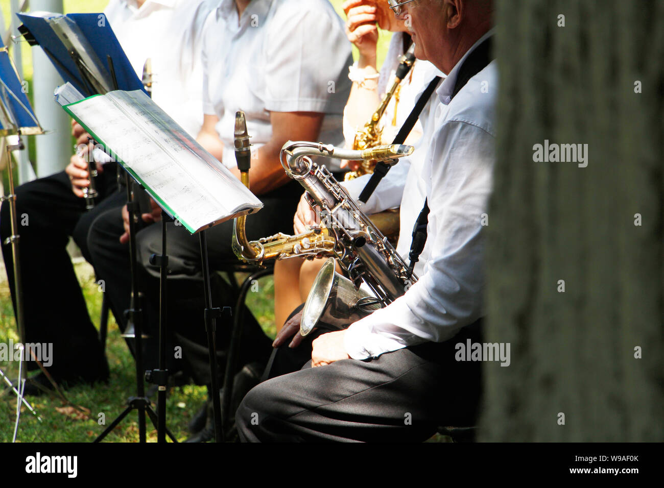 Moscow, RF, 27.07.2019 Brass band. Many people play trumpets in the park. Sunny day. Nature Old musicians with trumpets Stock Photo