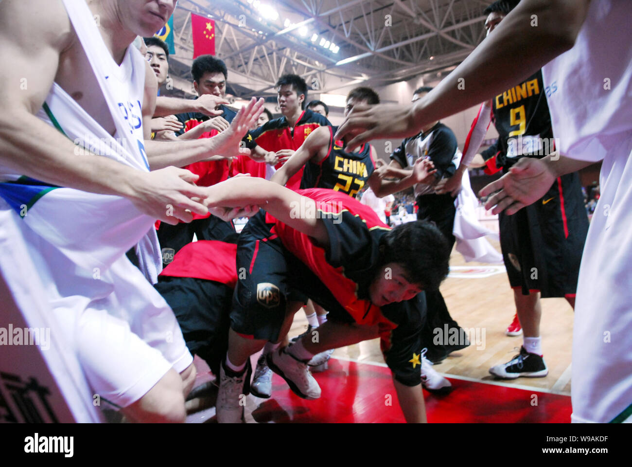 Players of the Chinese and Brazilian national men basketball teams
