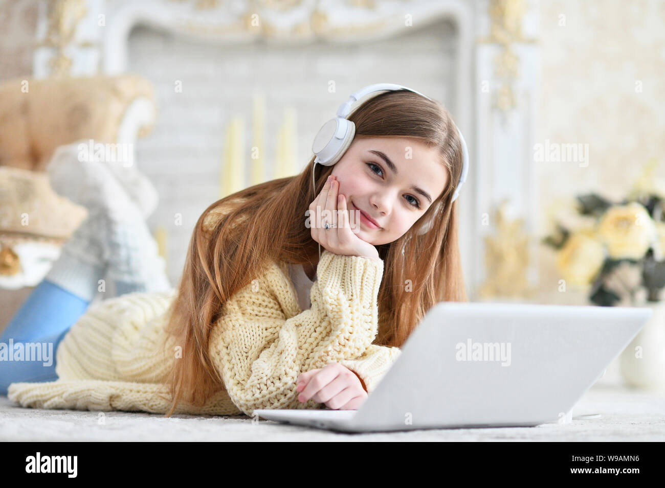 Portrait of beautiful teen girl lying on floor Stock Photo - Alamy