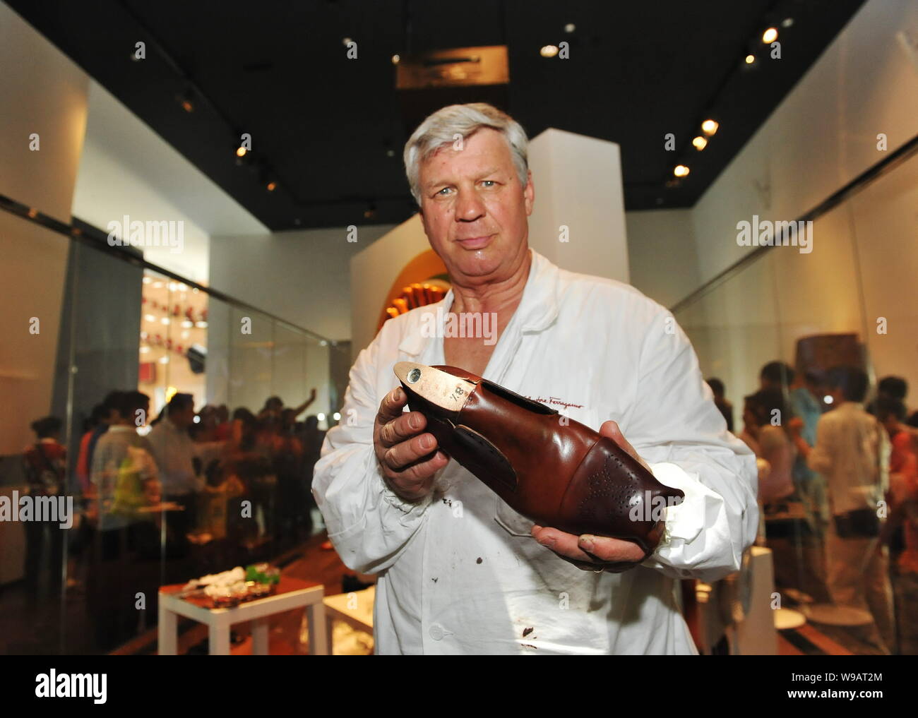 An Italian shoemaker of Salvatore Ferragamo shows a handmade shoe at the  Italy Pavilion in the Expo site in Shanghai, China, May 3, 2010. Salvatore  Stock Photo - Alamy