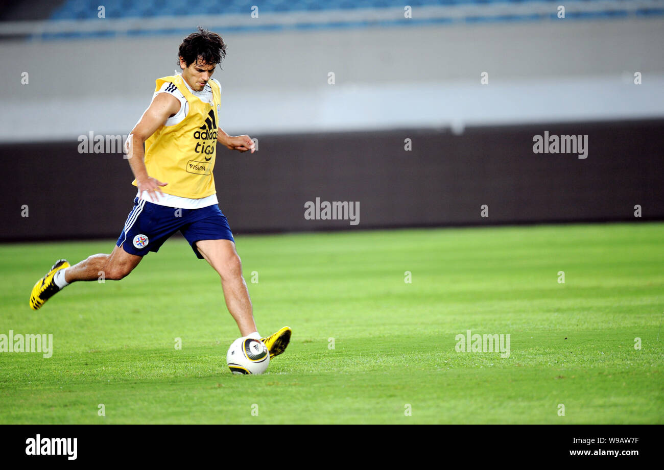 Paraguayan soccer player roque santa hi-res stock photography and images -  Alamy