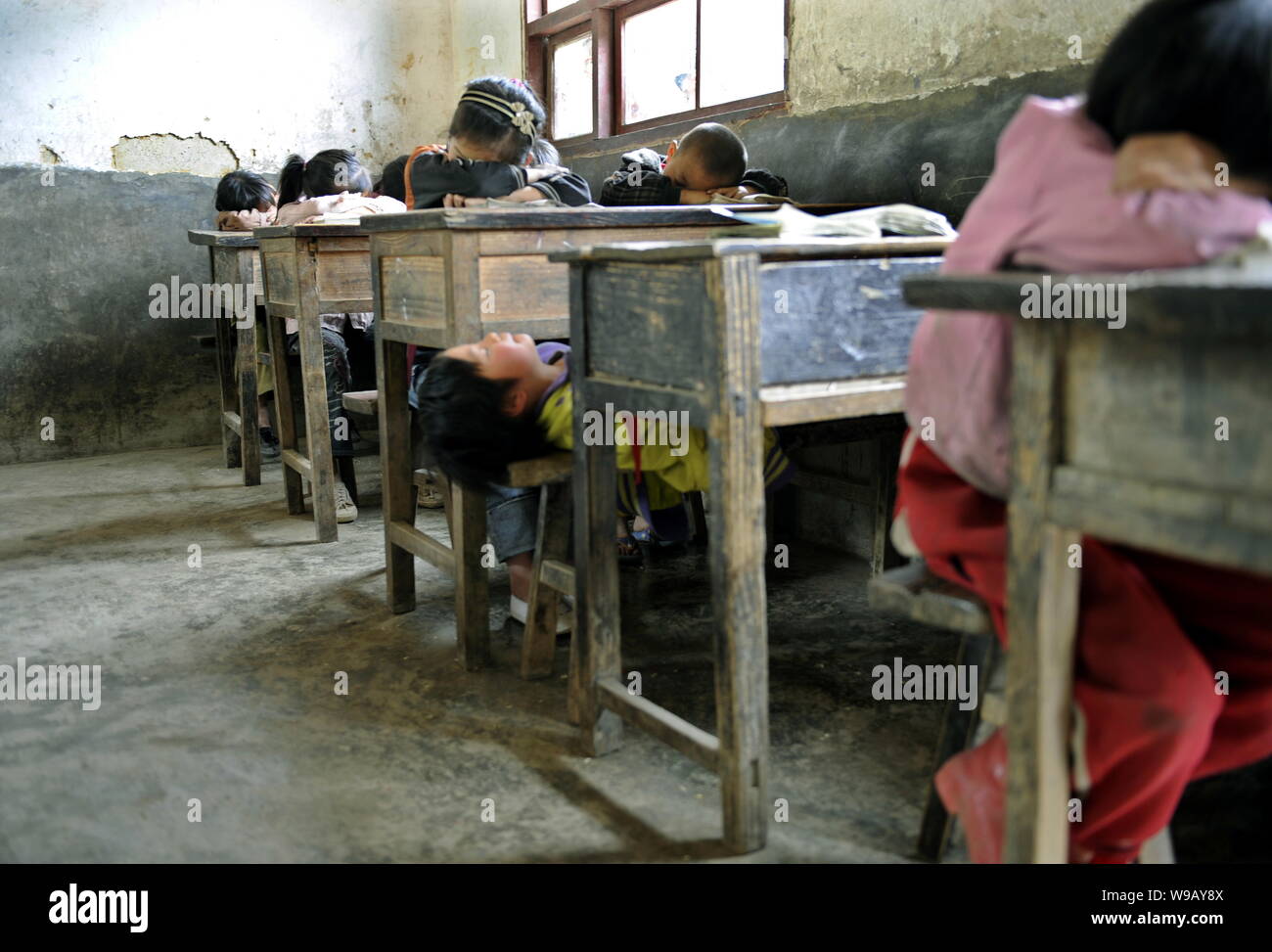 China children rural classroom hi-res stock photography and images - Alamy