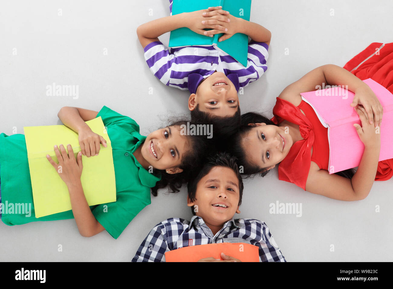 Children circle reading book hi-res stock photography and images - Alamy