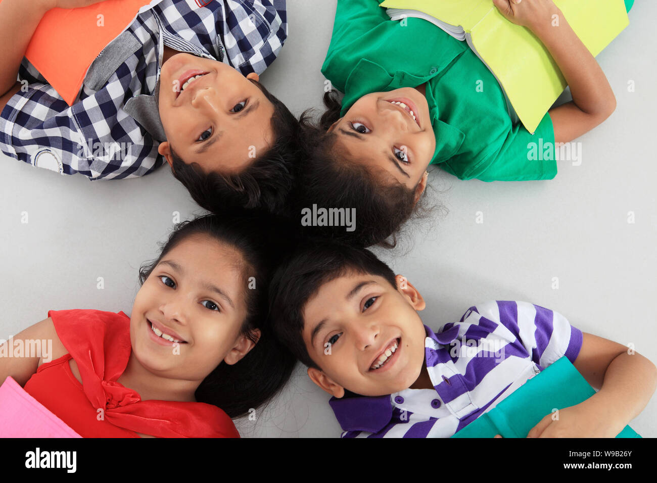 Children circle reading book hi-res stock photography and images - Alamy