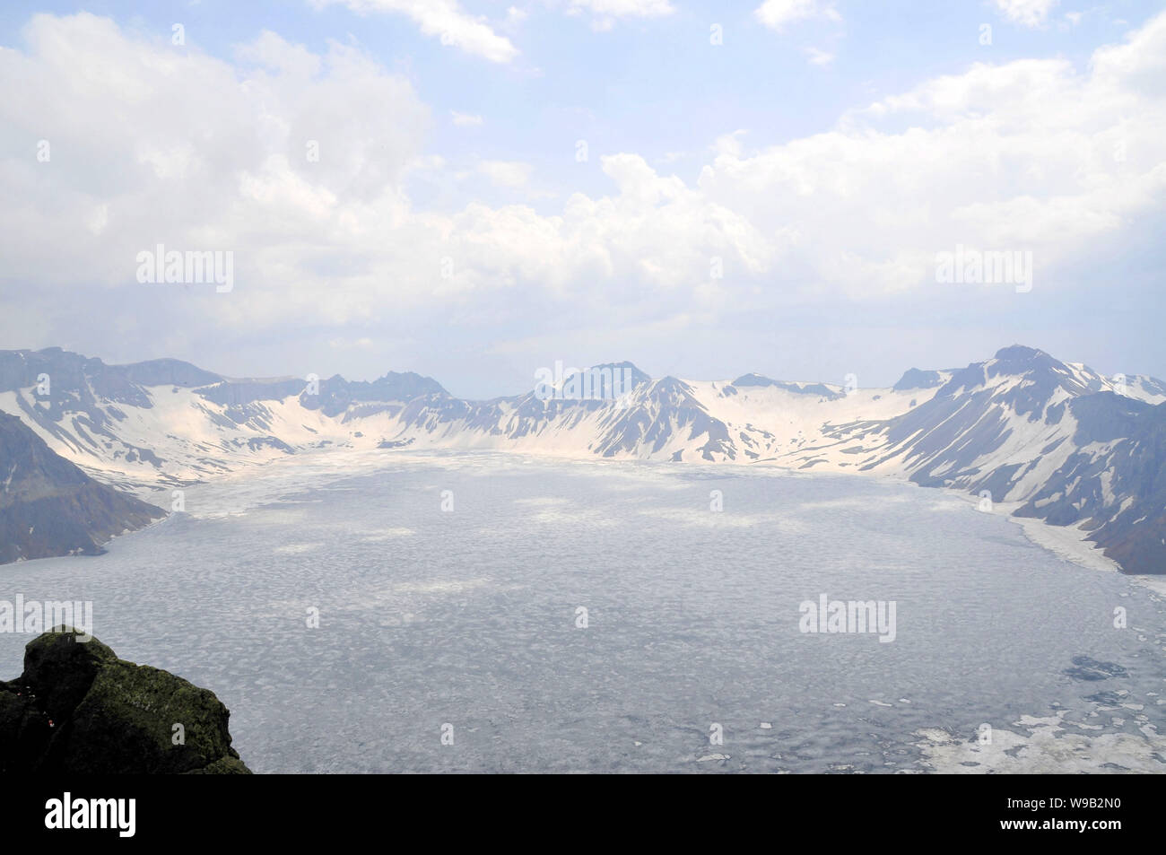 View of the Tianchi Lake on the Changbai Mountain (Changbaishan Mountain or Mount Changbai Shan) in northeast Chinas Jilin province, 8 June 2010. Stock Photo