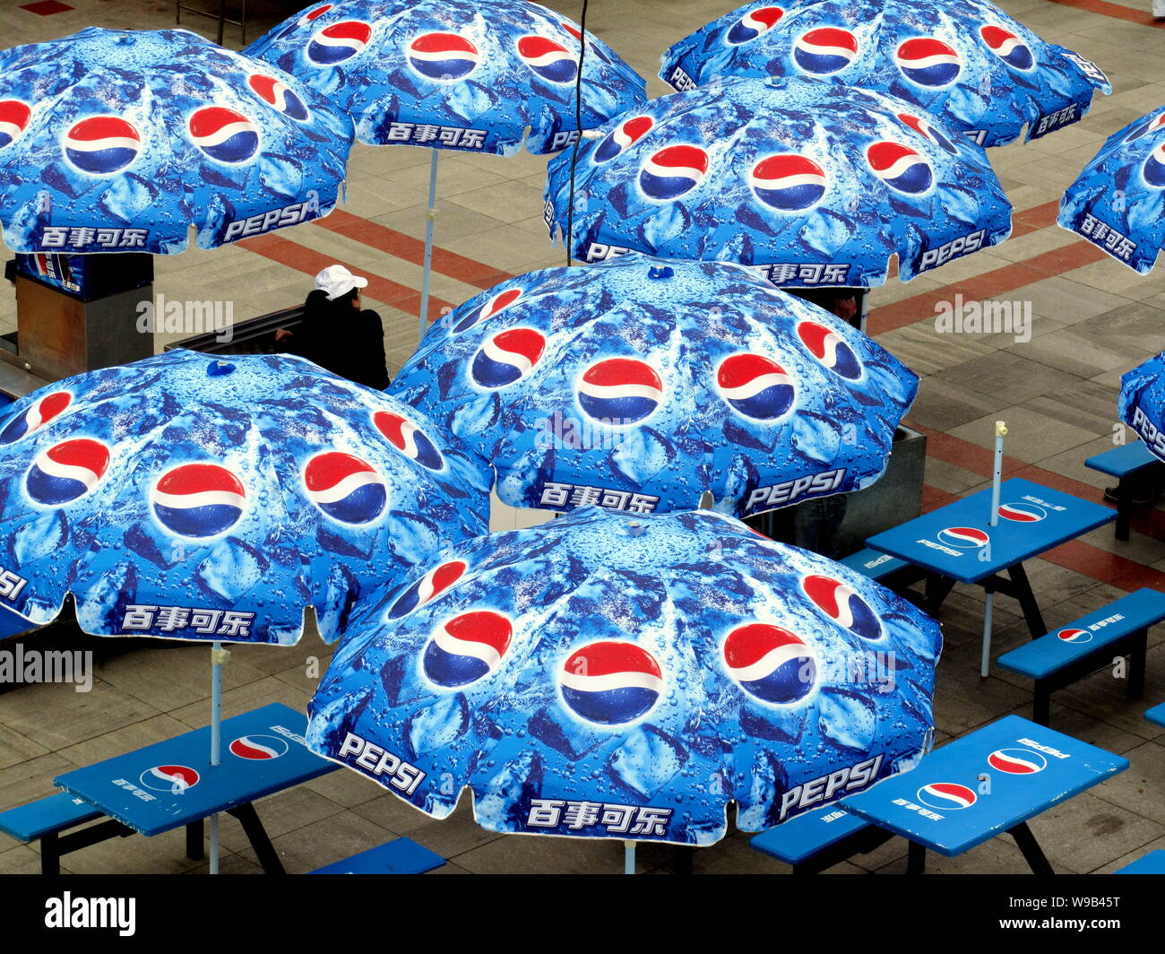 Trechter webspin ziekenhuis Politie Pepsi umbrellas hi-res stock photography and images - Alamy
