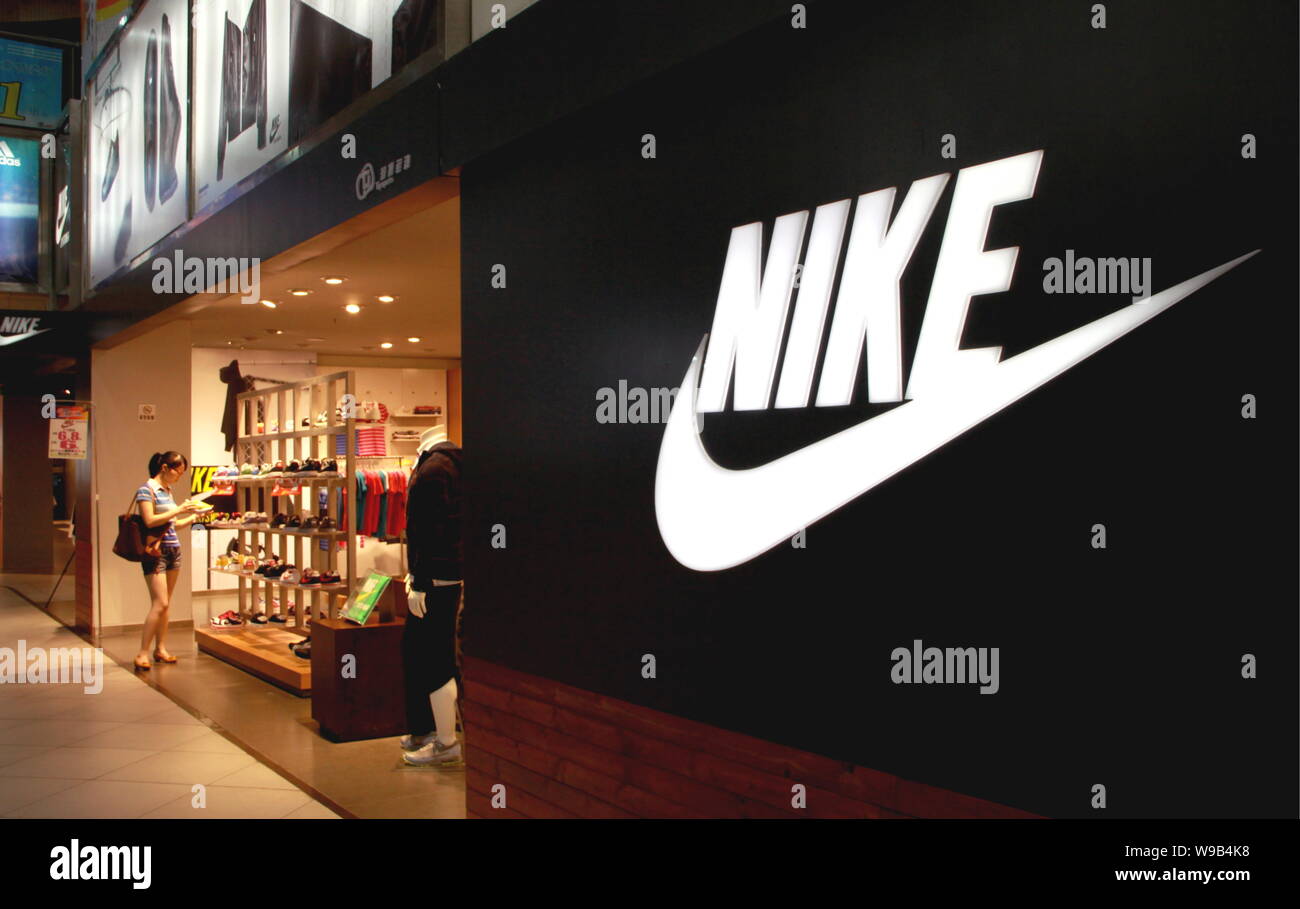 nike store r city mall