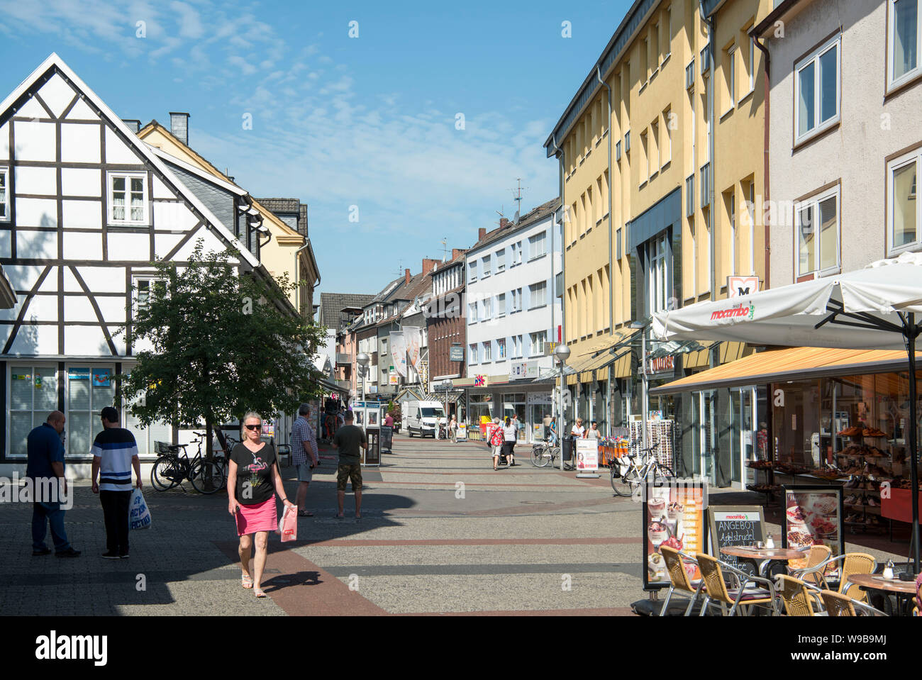 Deutschland, Ruhrgebiet, Kreis Recklinghausen, Datteln, Fussgängerzone und Einkaufsstrasse 'Hohe Srasse' Stock Photo