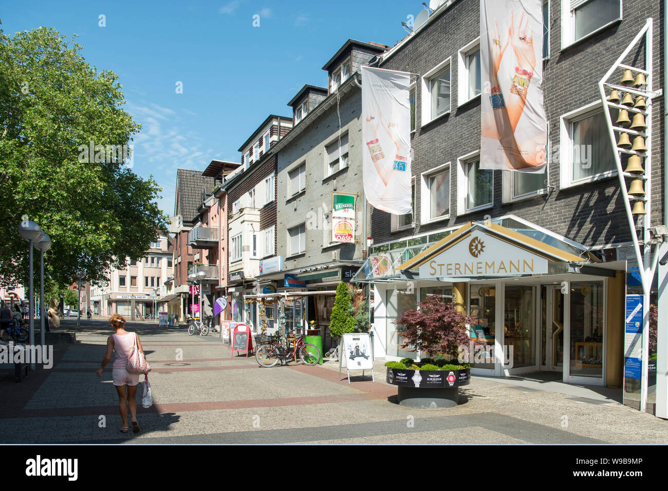 Deutschland, Ruhrgebiet, Kreis Recklinghausen, Datteln, Fussgängerzone und Einkaufsstrasse 'Hohe Srasse' Stock Photo