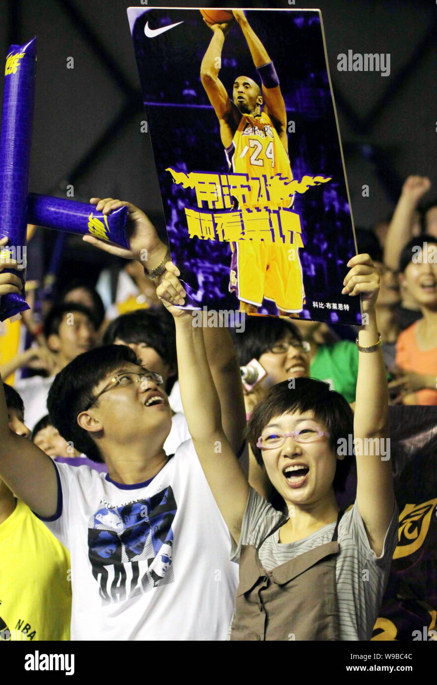 Photos: Celebrity Fans at Lakers, Warriors NBA Playoff Games – NBC