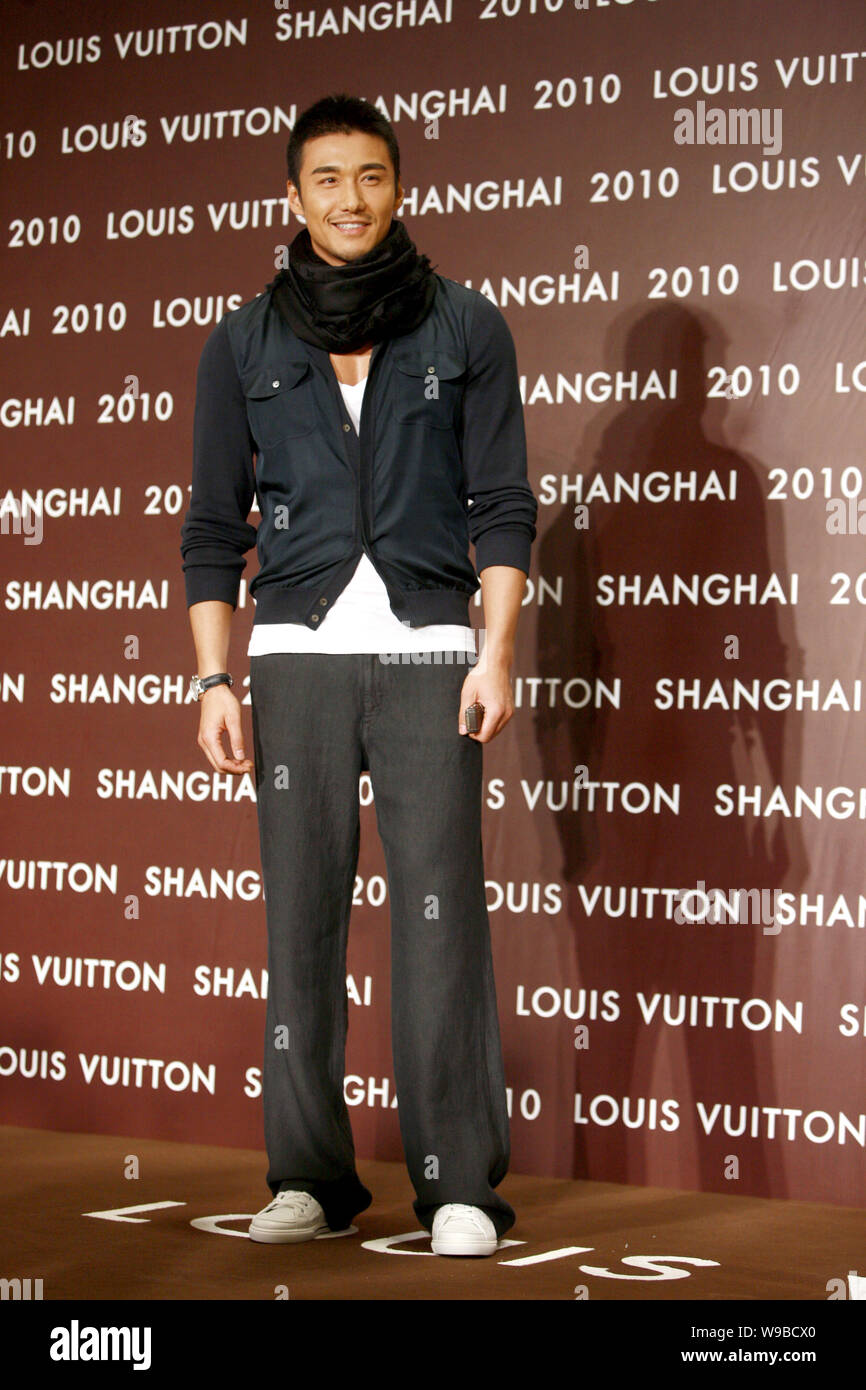 Chinese actor Hu Bing poses during the opening ceremony of a Louis Vuitton ( LV) store in Zhengzhou city, central Chinas Henan province, 29 January 201  Stock Photo - Alamy