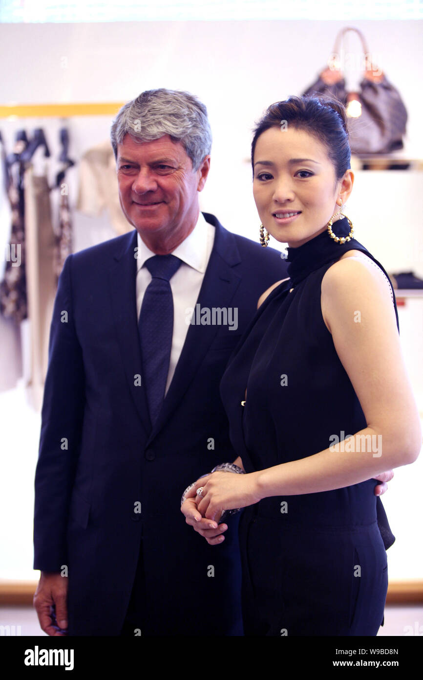 Yves Carcelle, Chairman and CEO of Louis Vuitton, and Chinese actress Gong  Li pose at the newly-opened Louis Vuitton flagship store in Shanghai, China  Stock Photo - Alamy