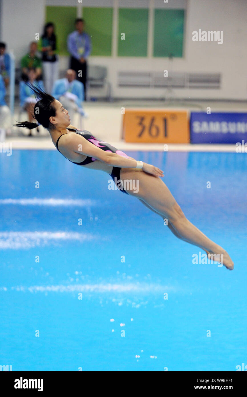 Chinas Wu Minxia competes in the womens 1m springboard diving finals at the  16th Asian Games in Guangzhou city, south Chinas Guangdong province, Novem  Stock Photo - Alamy