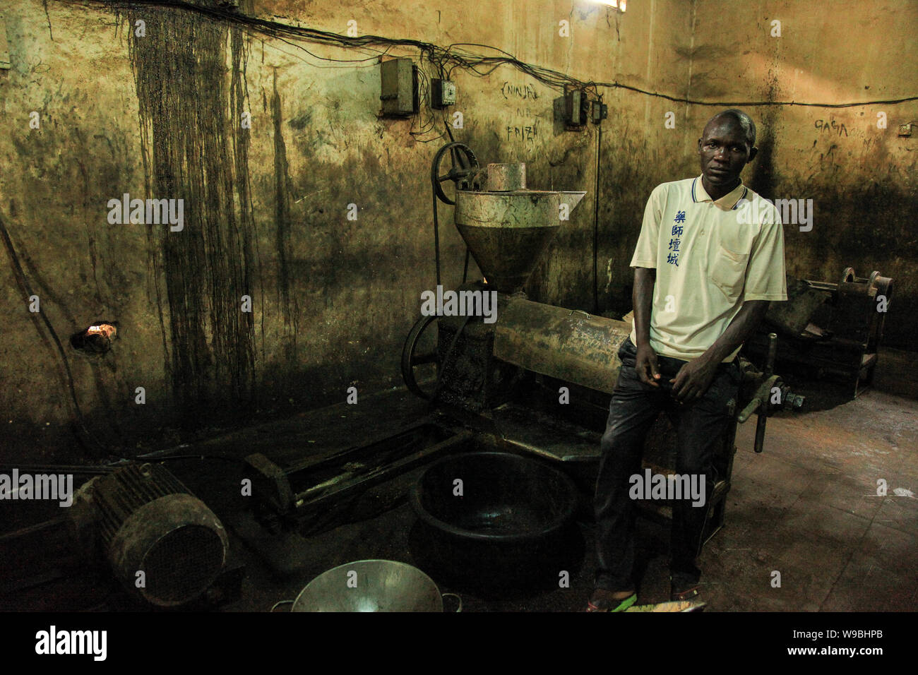 Nigeria Palm Oil Traditional Factory Stock Photo Alamy