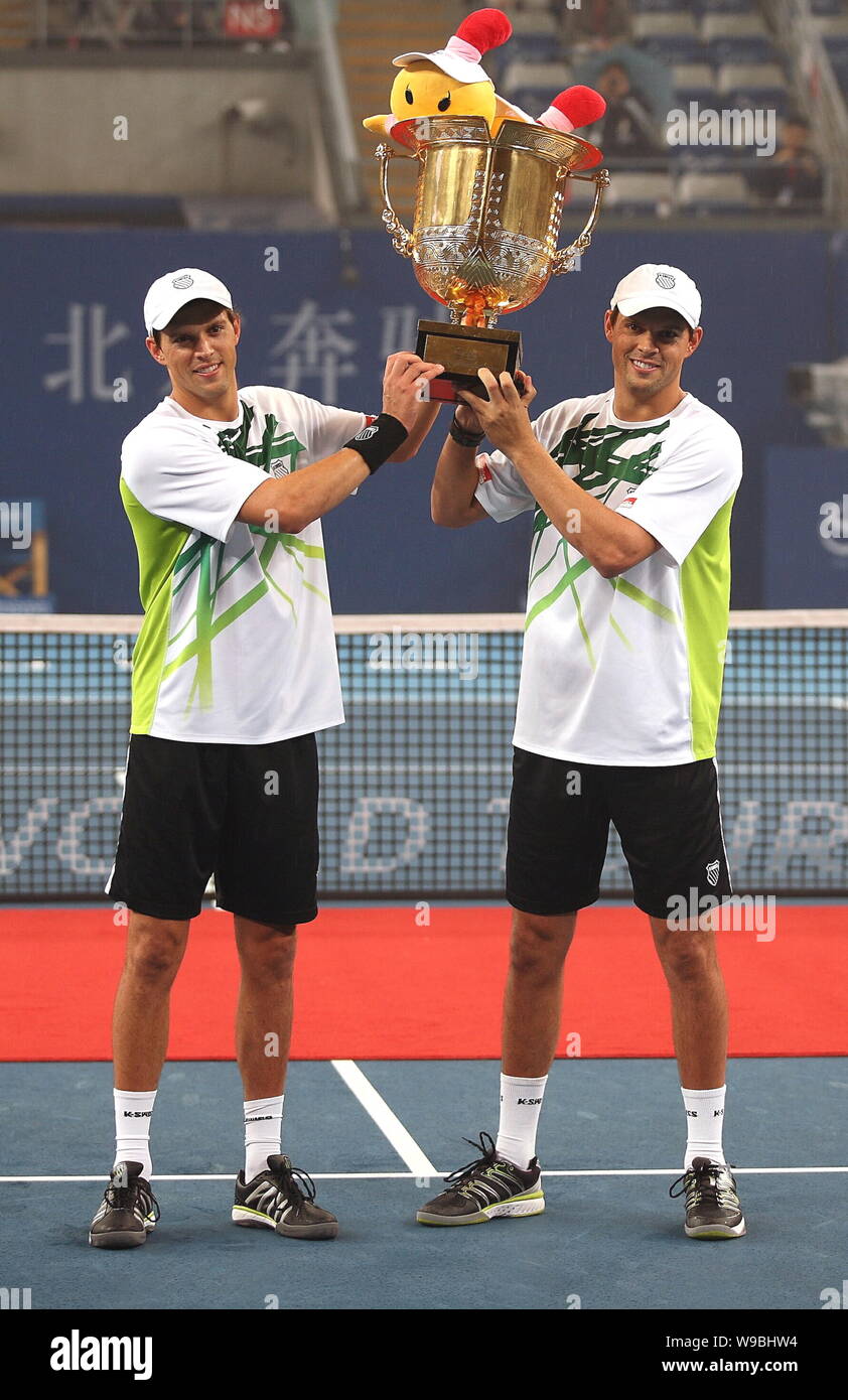 The Bryans of the U.S. pose with the trophy cup after winning the final of  mens doubles of the China Open tennis tournament at the National Tennis Cen  Stock Photo - Alamy
