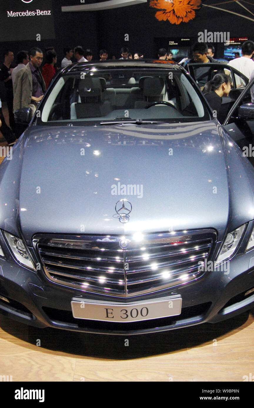 --FILE--Visitors look at a Mercedes-Benz E300 during an auto show in Guangzhou city, south Chinas Guangdong province, 25 November 2009.   Daimler AG, Stock Photo