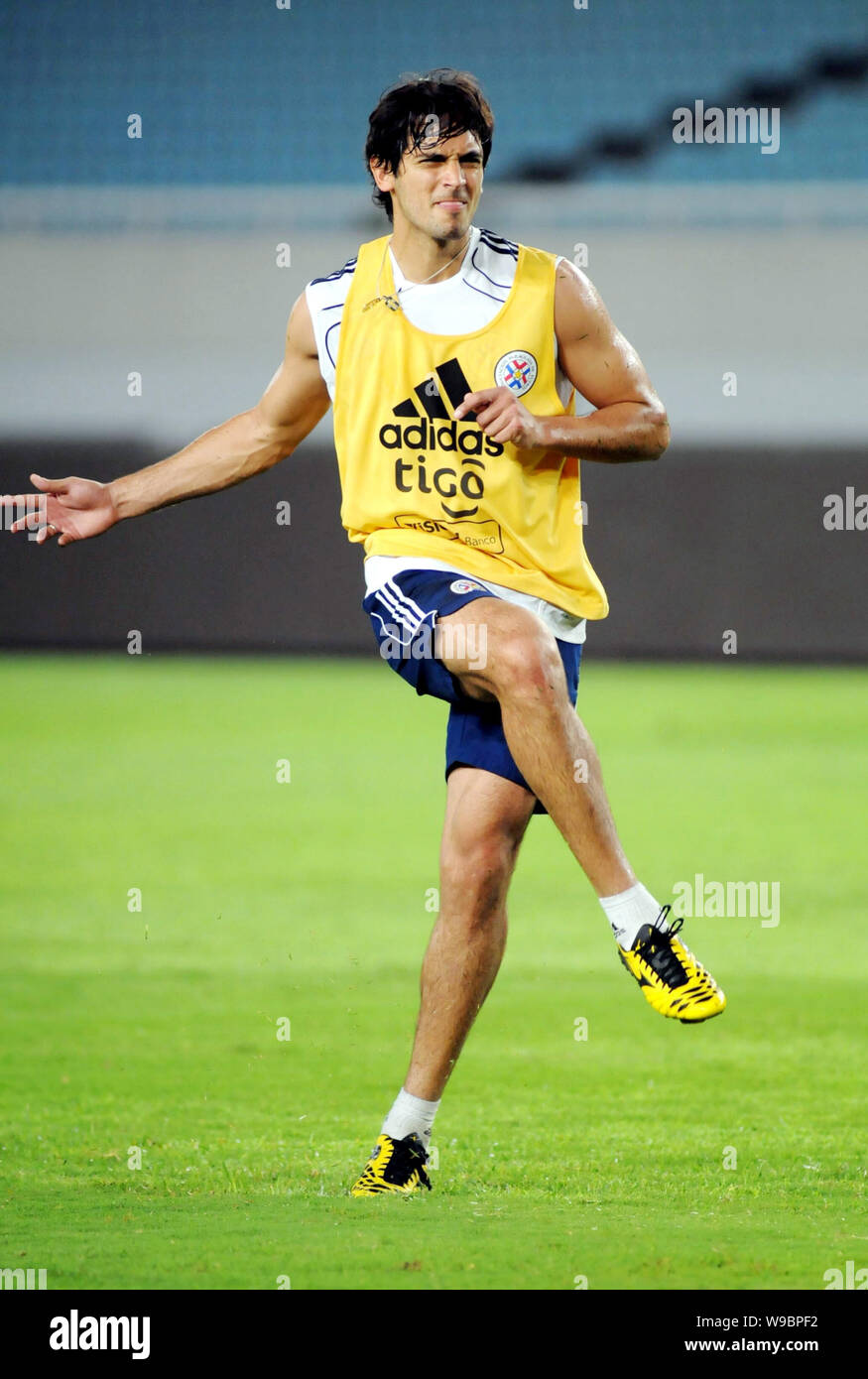 Paraguayan soccer player roque santa hi-res stock photography and images -  Alamy