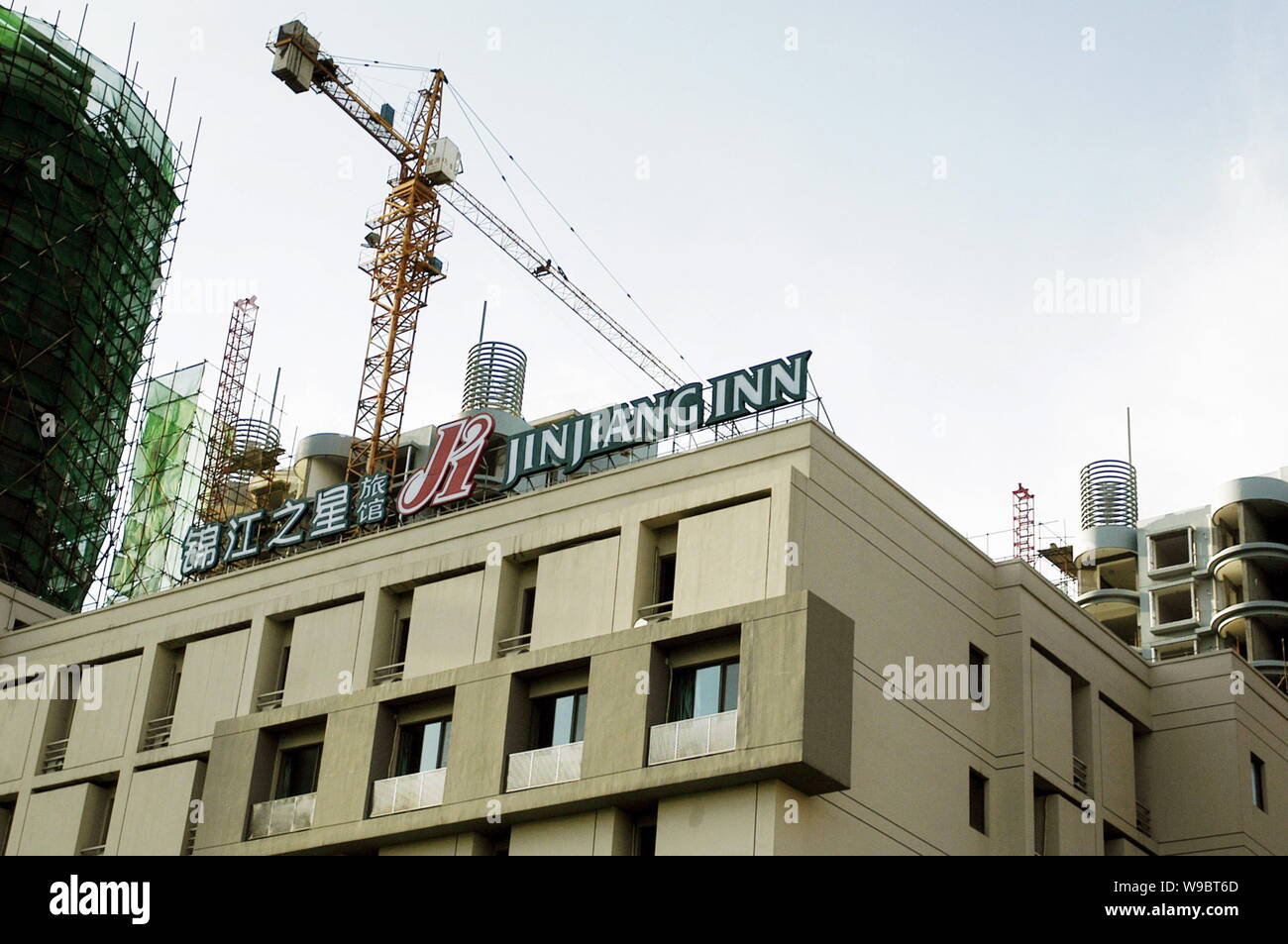 --FILE--View of a branch of Jinjiang Inn in Tianjin, China, 25 May 2007.   Jinjiang Inn Budget Hotels, a subsidiary of Shanghai Jin Jiang Internationa Stock Photo