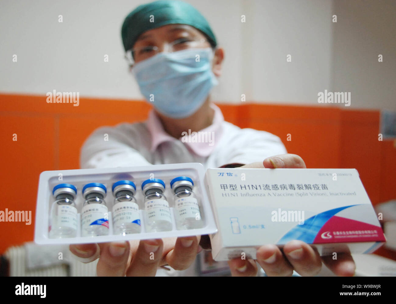 A Chinese medical worker shows a box of the H1N1 flu vaccine in Shenyang, northeast Chinas Liaoning province, November 12, 2009.   Chinese health offi Stock Photo