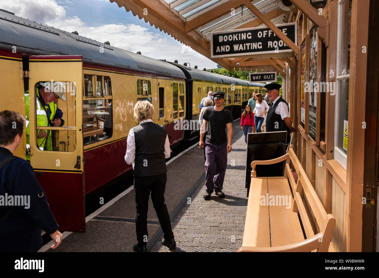 UK, England, Devon, Totnes, South Devon Railway, Riverside Station, train at platform Stock Photo