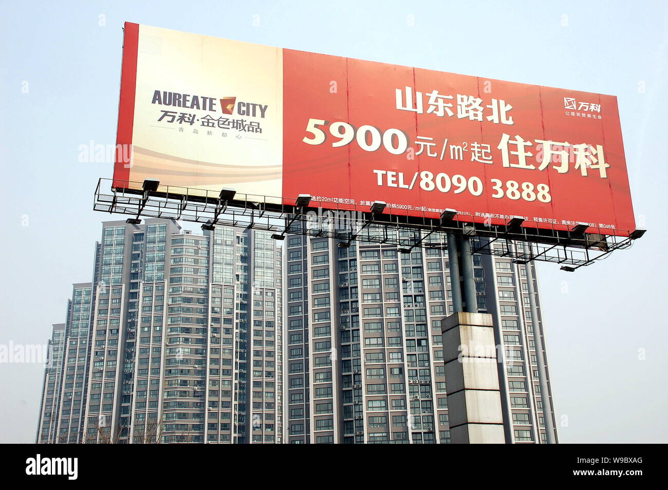 FILEA billboard for the Aureate City, a real estate project