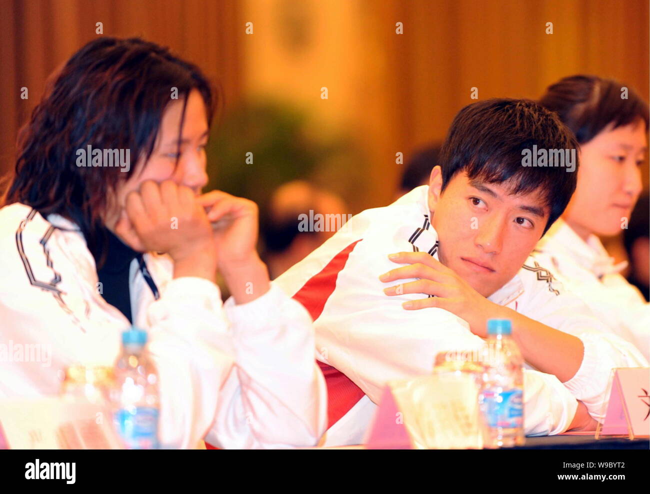 (From left) Chinese world sailing champion Xu Lijia, former 110m