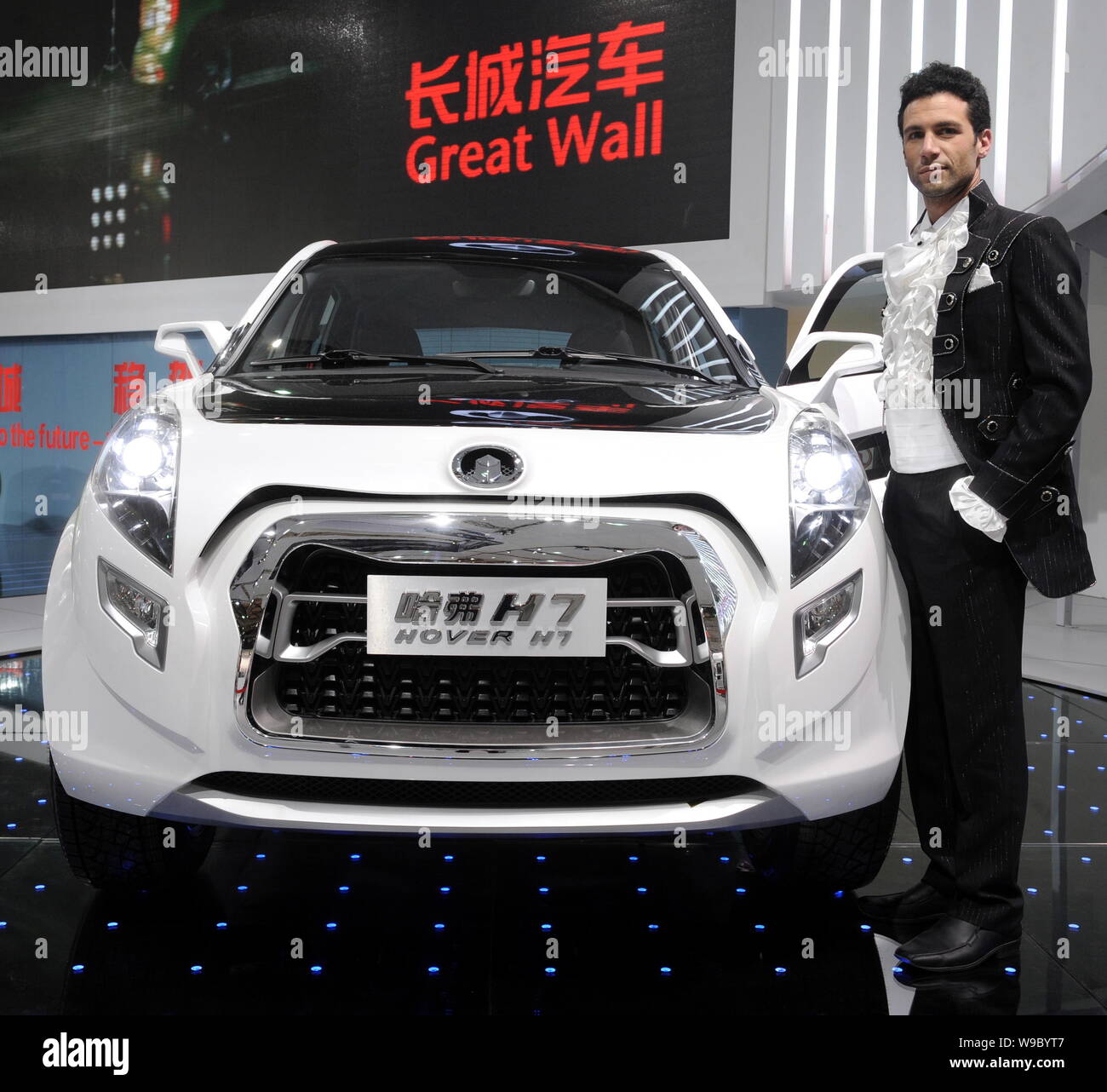 A model poses with a Great Wall Hover H7 at the 13th Shanghai International Automobile Industry Exhibition, known as Auto Shanghai 2009, in Shanghai, Stock Photo