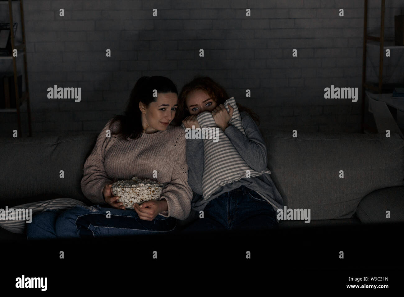 Horror movie tv sofa hires stock photography and images Alamy