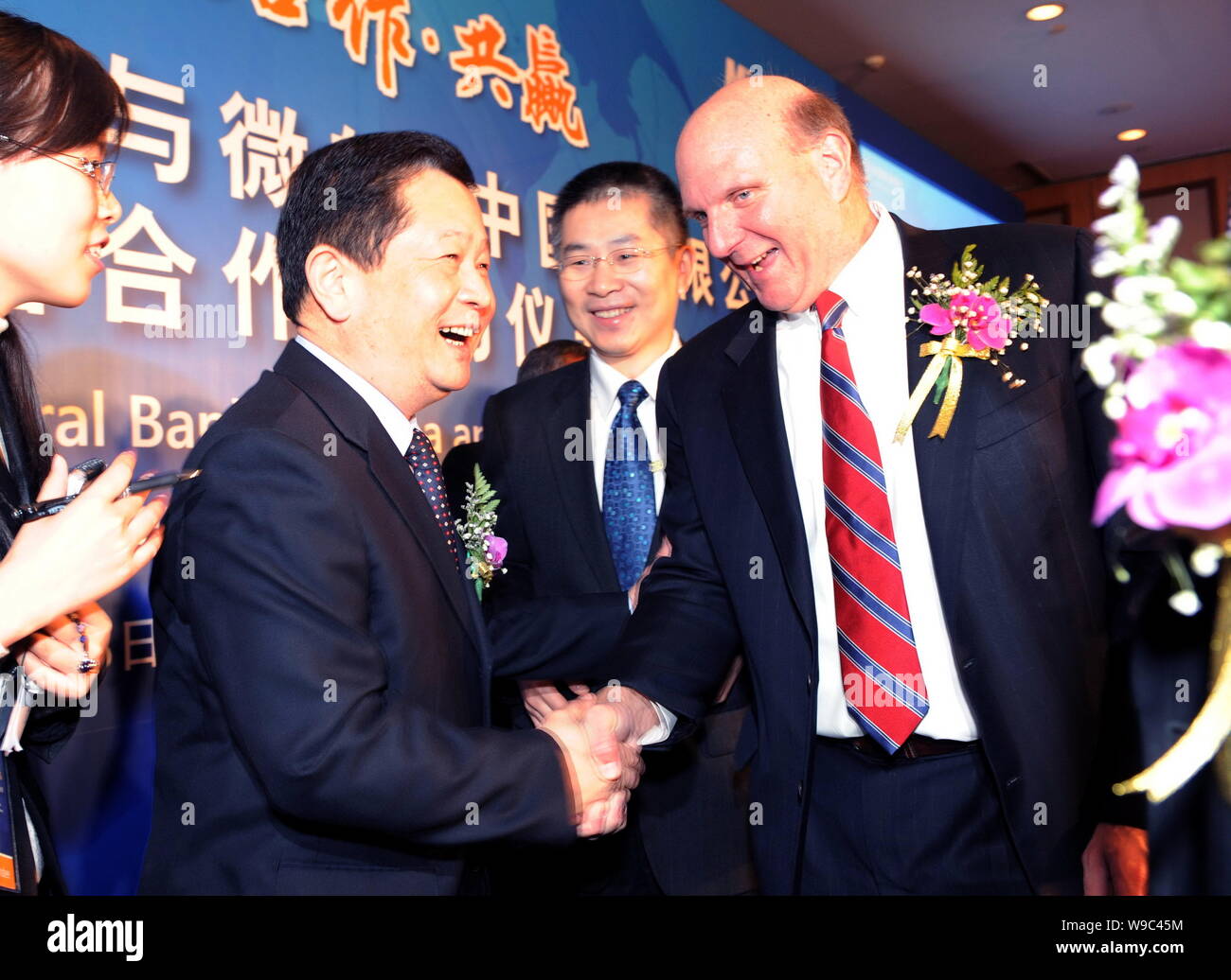 Guo Haoda Second Left Vice President Of Agricultural Bank Of China Abc Shakes Hands With Microsoft Ceo Steve Ballmer Right During A Signing Cer Stock Photo Alamy