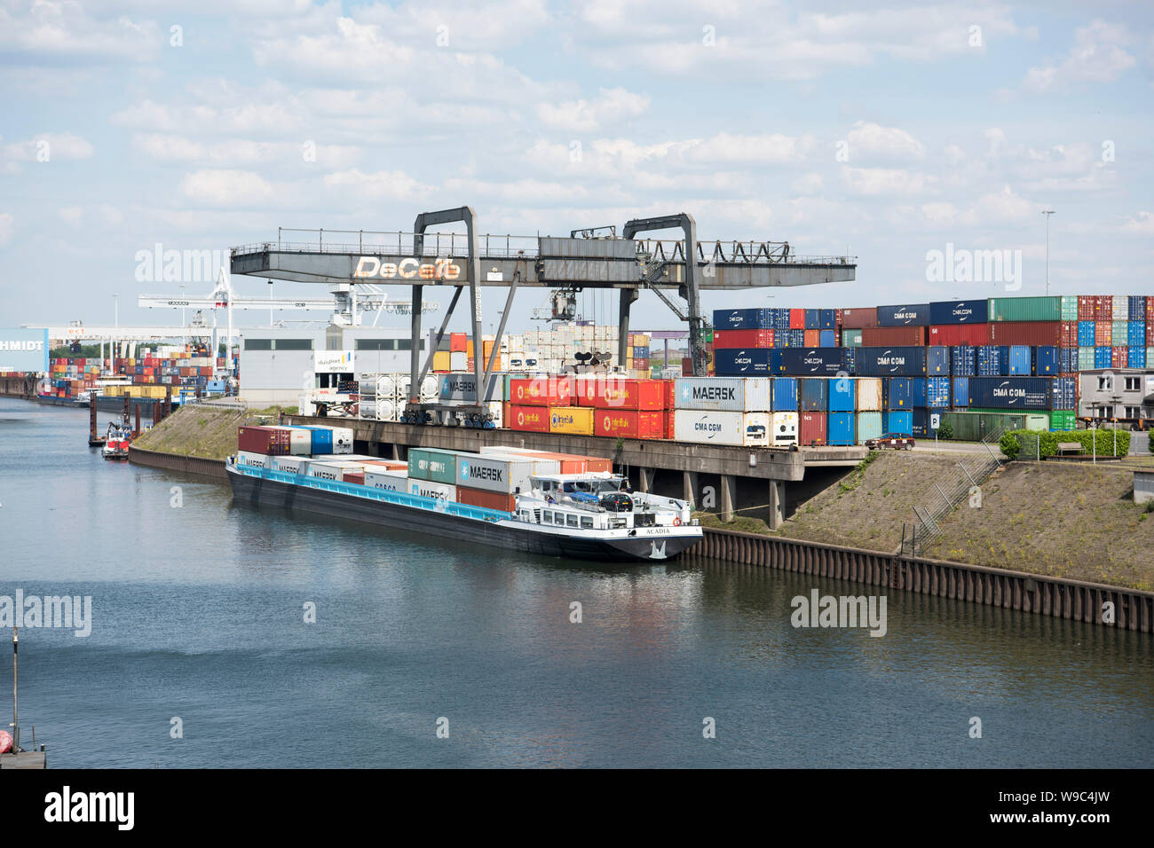 Deutschland, Duisburg, Einfahrt zum Hafen, rechts Duisburger Hafenverwaltung Stock Photo