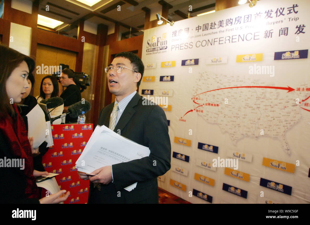 Vincent Mo (Mo Tianquan), right, Chairman, CEO and Founder of SouFun