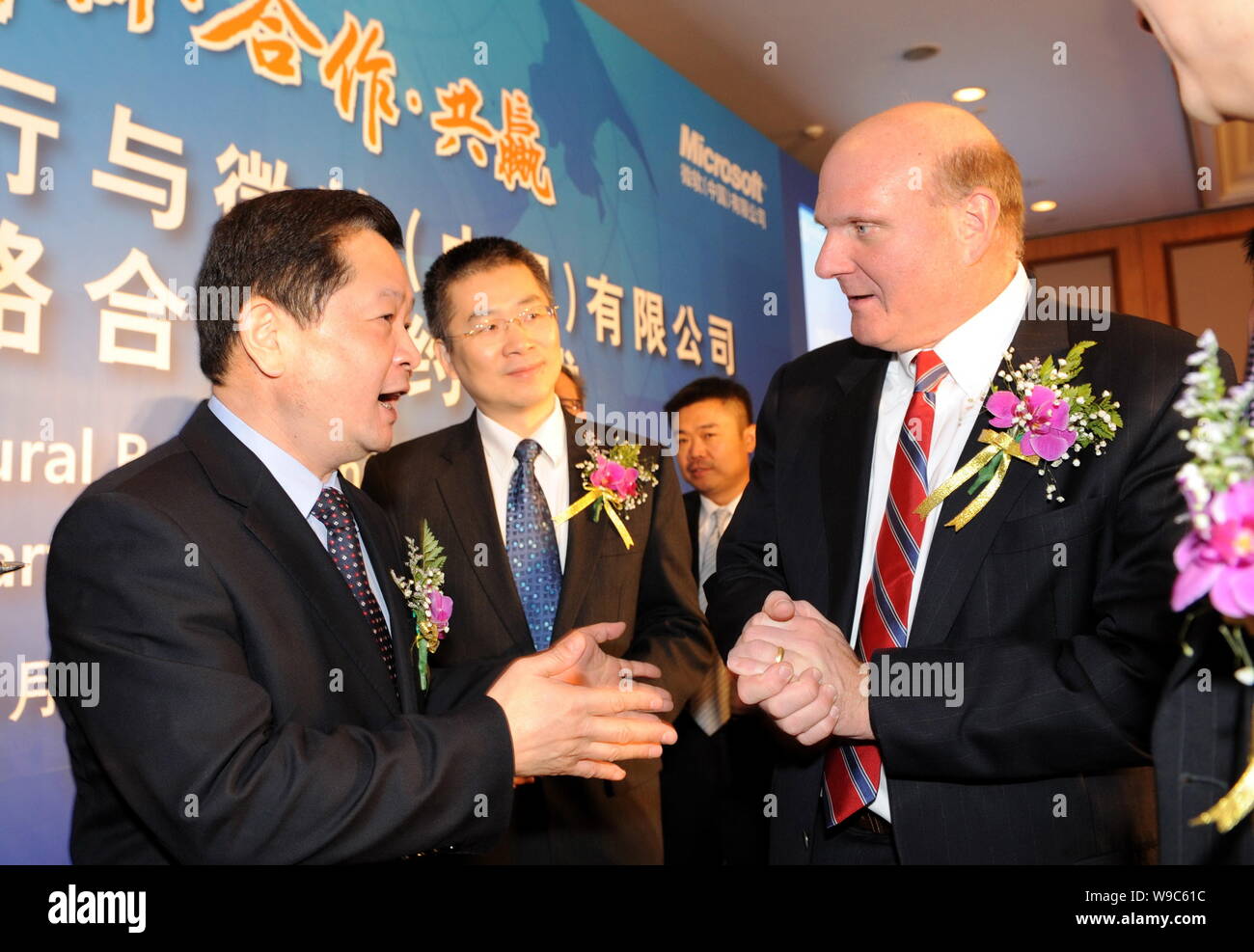 Guo Haoda Left Vice President Of Agricultural Bank Of China Abc Talks With Microsoft Ceo Steve Ballmer Right During A Signing Ceremony In Beiji Stock Photo Alamy