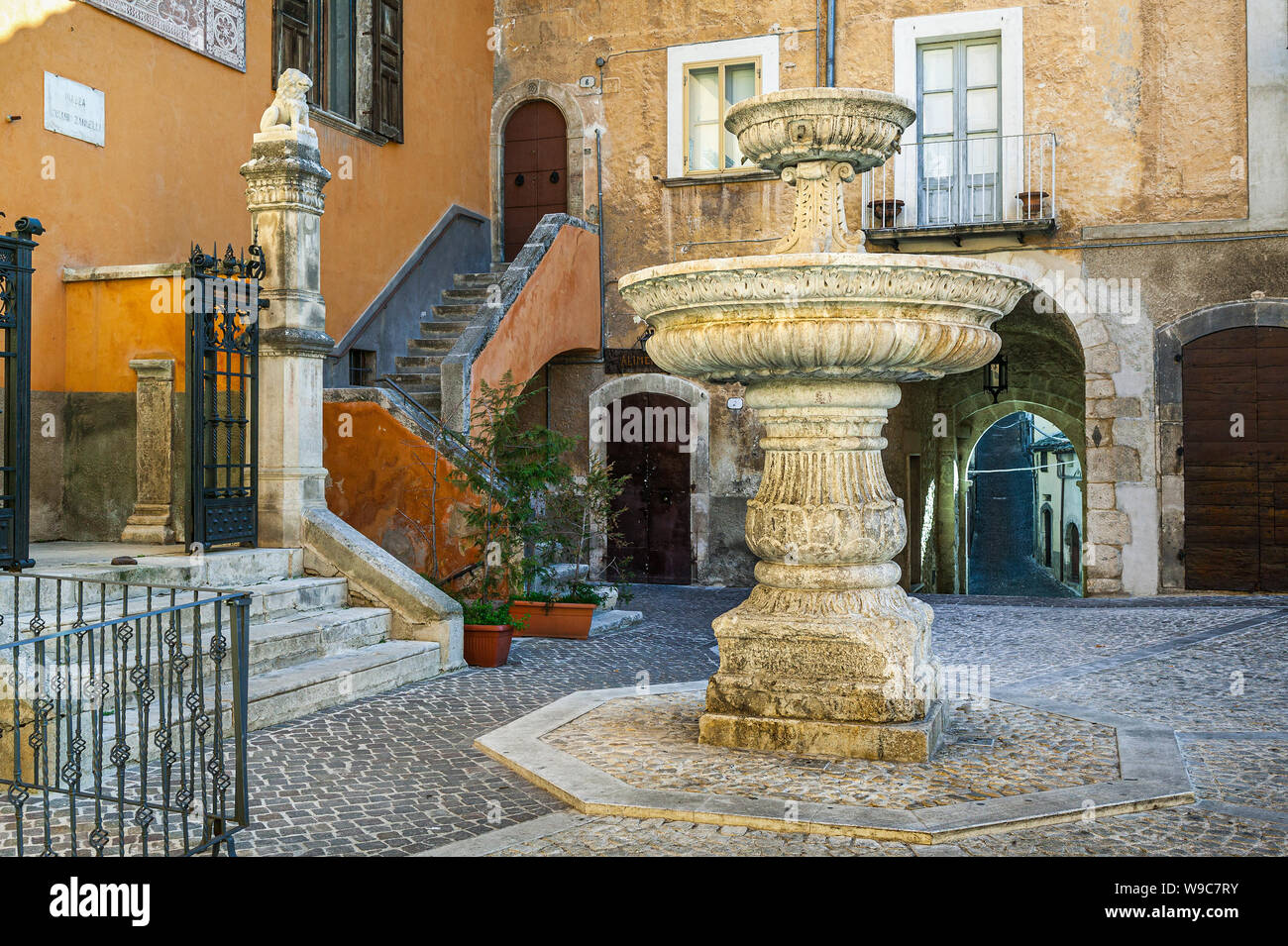 Small ancient palace windows hi res stock photography and images Alamy