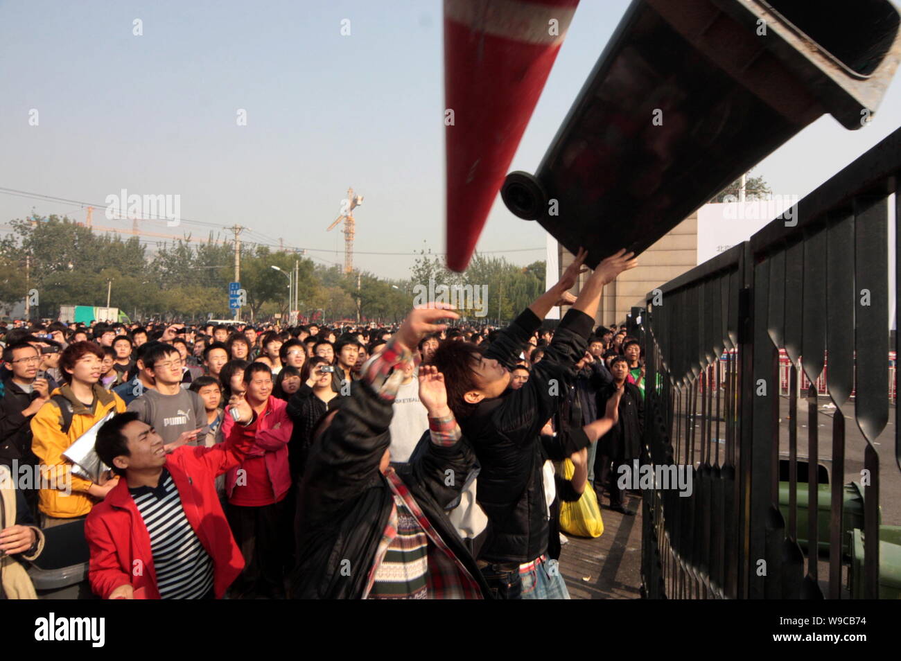 Angry fans throwing hi-res stock photography and images - Alamy