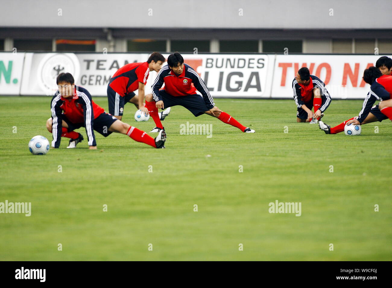 Members of Chinese national men soccer team are seen during a training session in Shanghai, China, Thursday, 28 May 2009.   Chinese national mens socc Stock Photo