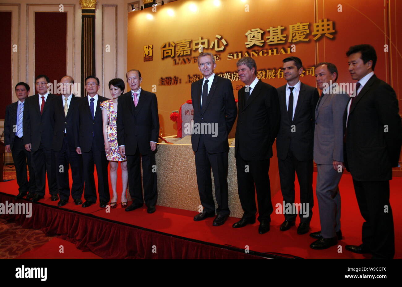 Bernard Arnault (F), CEO of Moet Hennessy Louis Vuitton (MHLV) and Casino  tycoon Stanley Ho are seen at the ground-breaking ceremony for LAvenue  Shang Stock Photo - Alamy