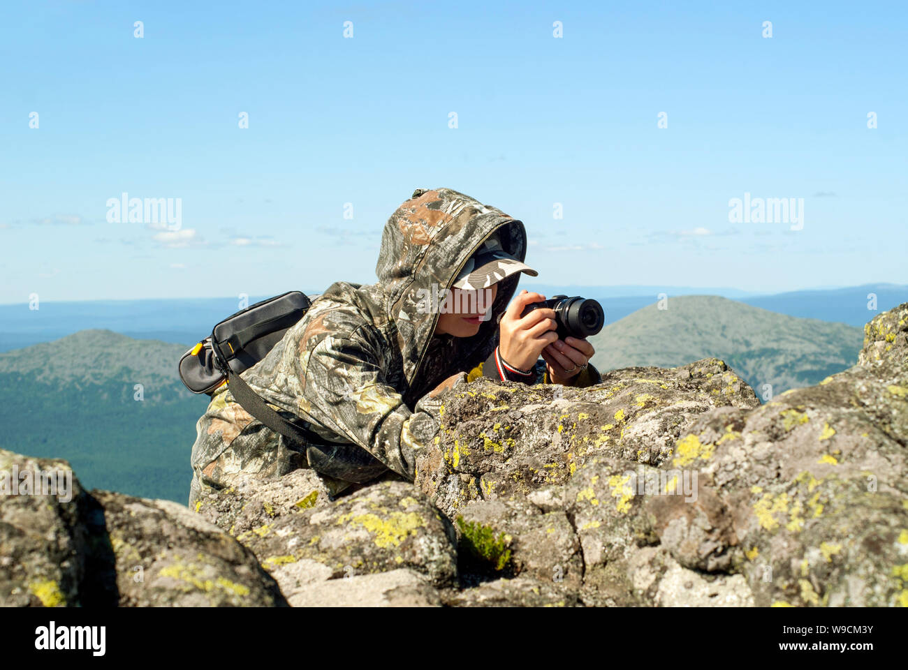Wildlife photographer in camouflage hi-res stock photography and images ...