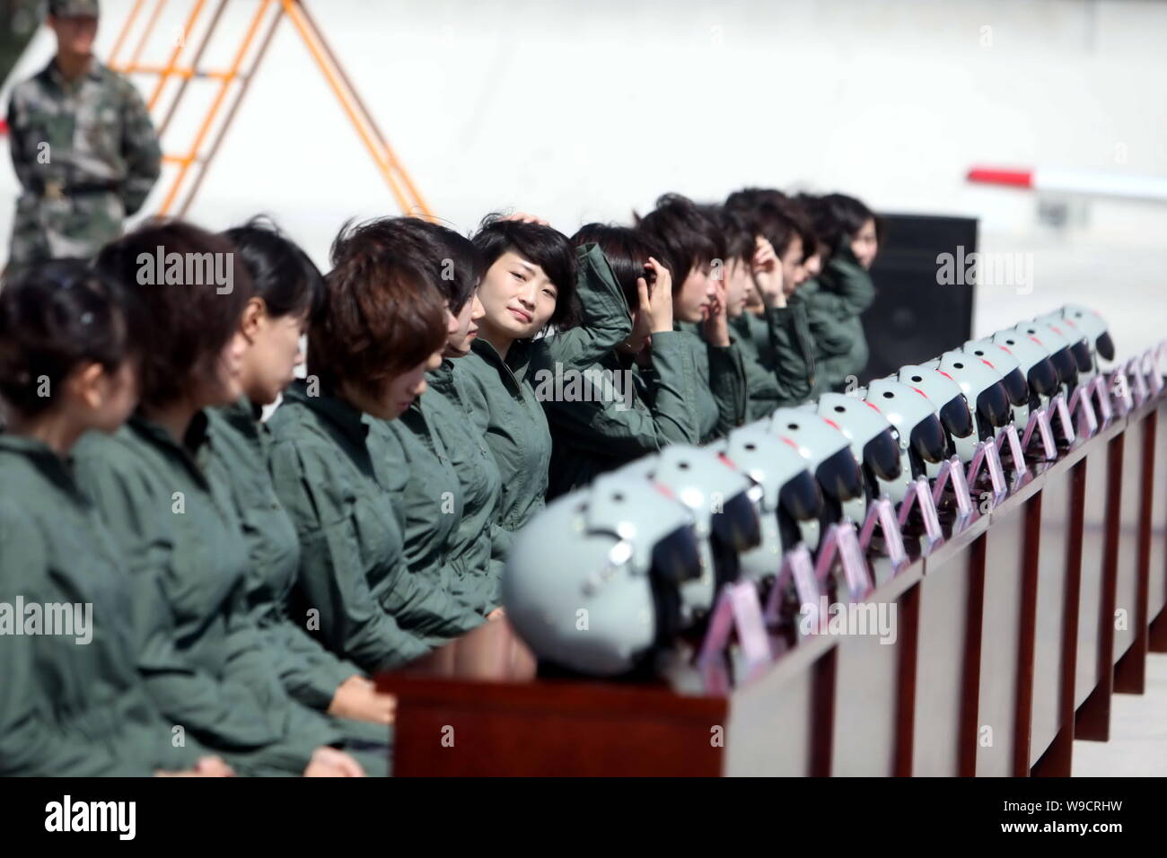 Female military pilots hi-res stock photography and images - Alamy