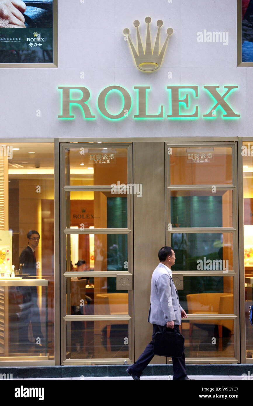 FILE--A man walks past a Rolex watch boutique in Shanghai, China, 23  October 2008. China is less affected by the economic downturn than other  part Stock Photo - Alamy