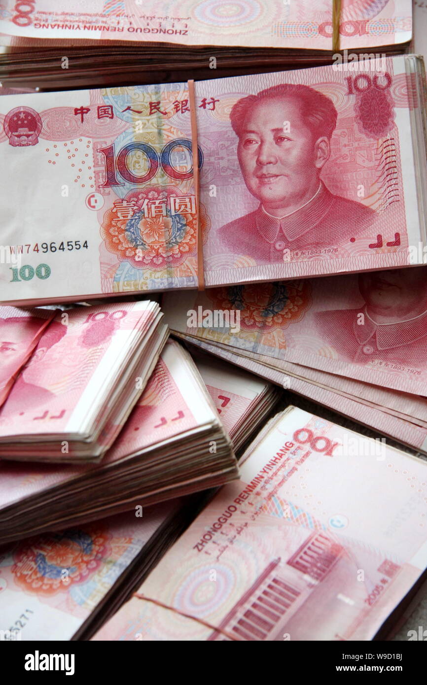 FILE--View of bundles of RMB yuan banknotes in Tianjin, China, 23 May 2009.  Chinas Ministry of Finance will make its first sale of renminbi-denomi  Stock Photo - Alamy