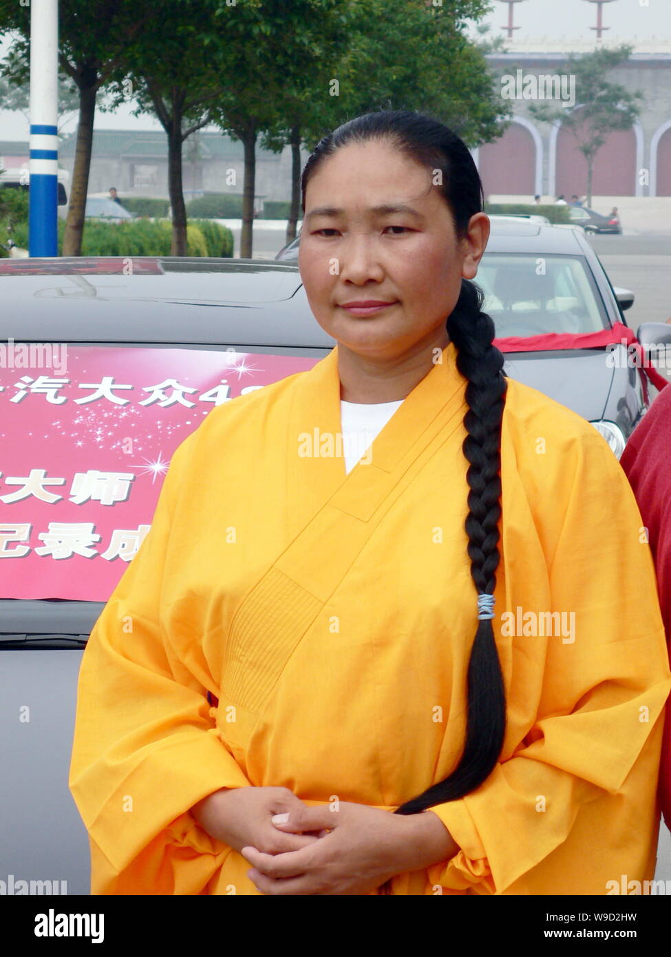 Chinese Buddhist nun Zhang Tingting poses in front of 8 cars before  dragging them with her hair for a last performance before shaving off her  hair to Stock Photo - Alamy