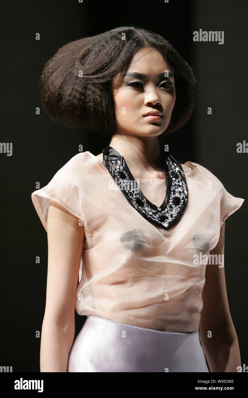 A Chinese model displays new hairstyle at TONI&GUY Trends Release 2010  during the China Fashion Week 2009 in Beijing, China, November 9, 2009  Stock Photo - Alamy