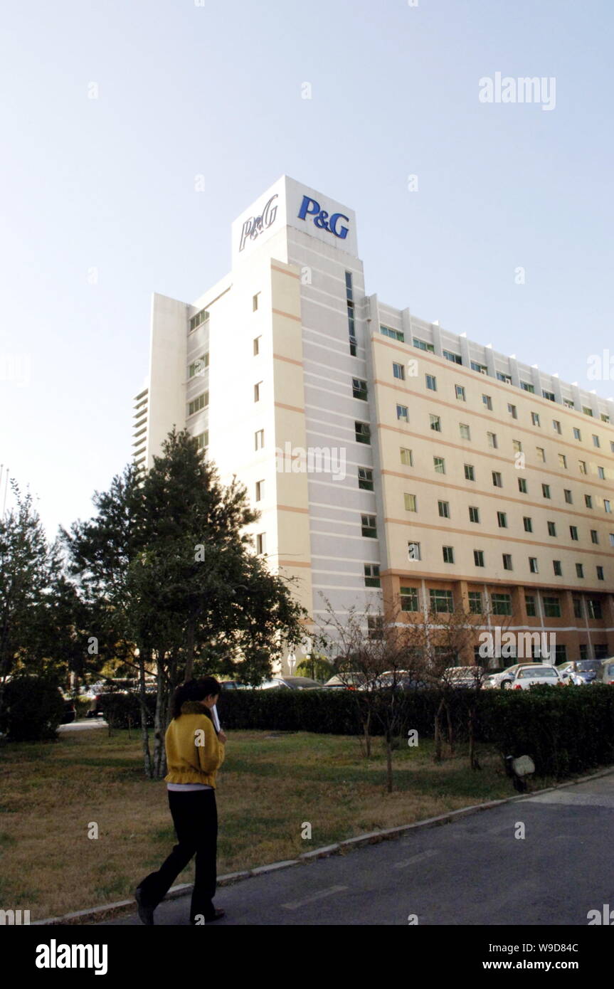 --FILE--A Chinese woman walks past the R&D center of P&G in Shangdi Information Industry Base in Beijing, China, 6 November 2008.   Procter & Gamble i Stock Photo